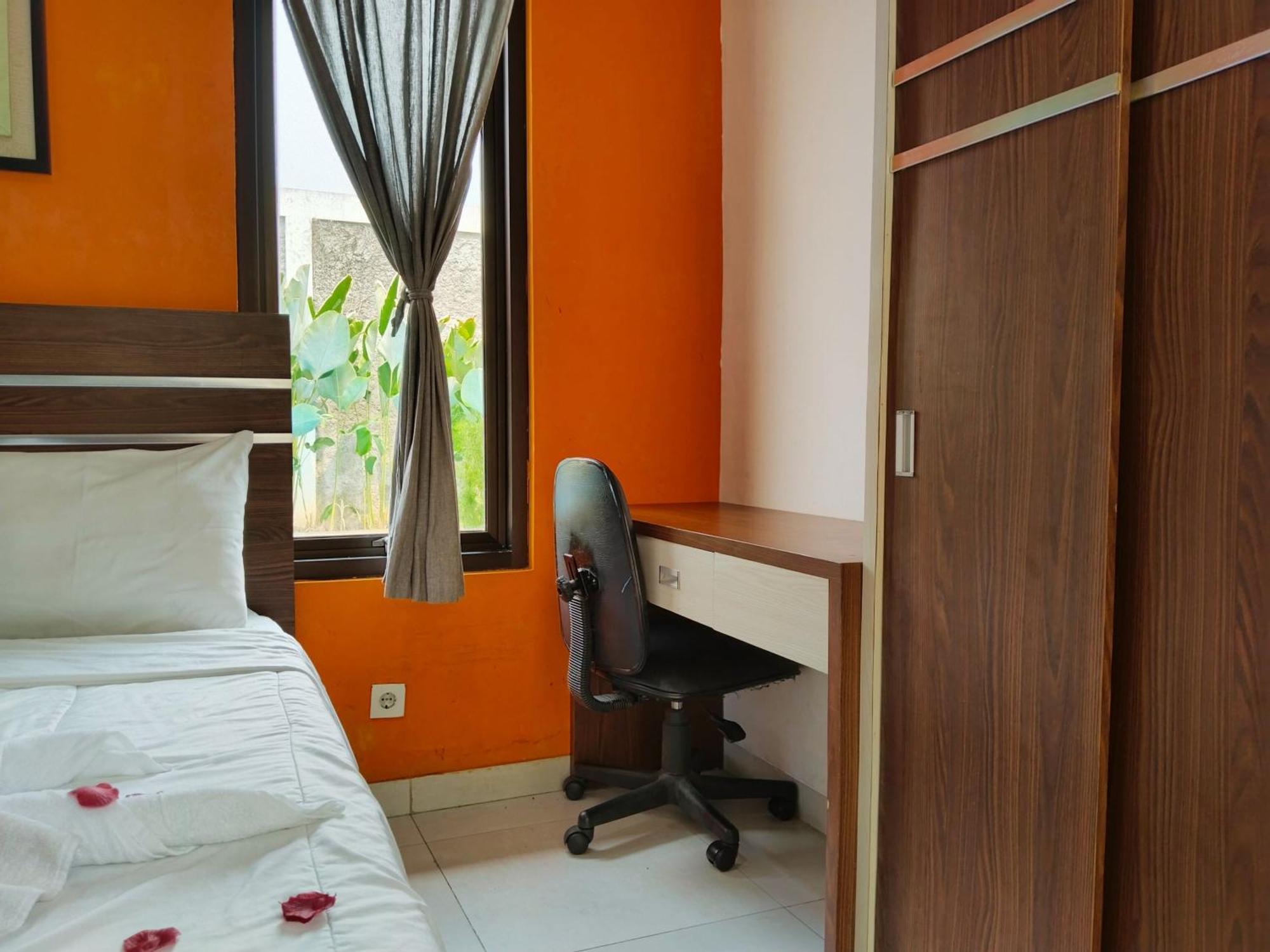 Dejati House Hotel Bekasi Kültér fotó