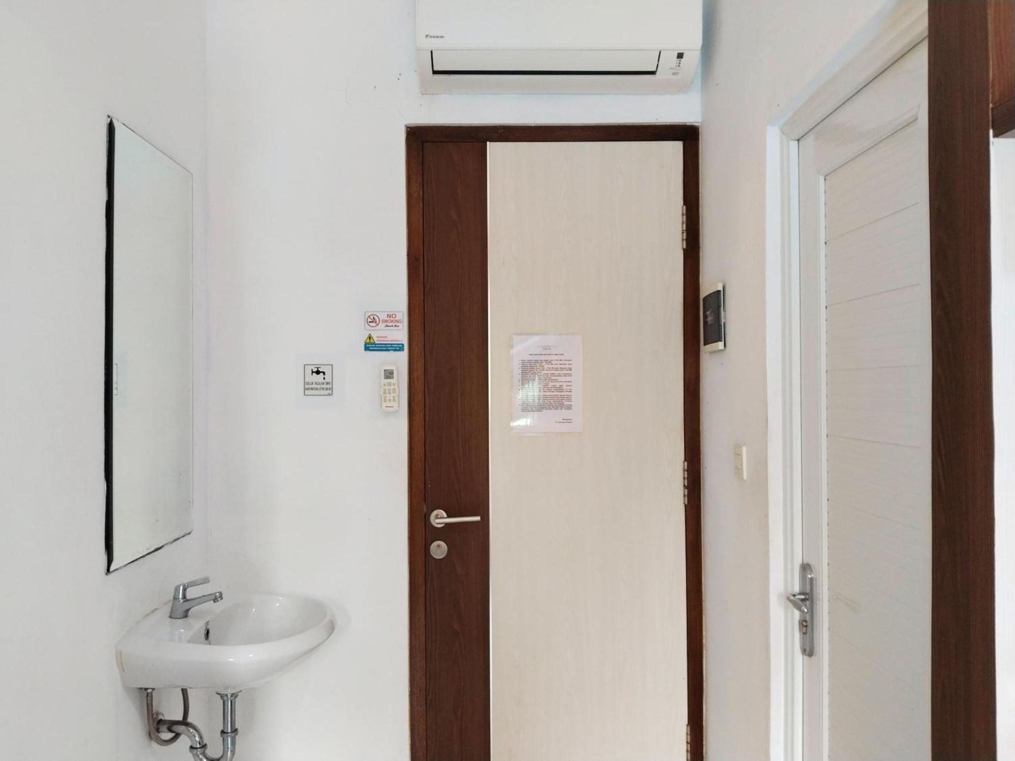 Dejati House Hotel Bekasi Kültér fotó