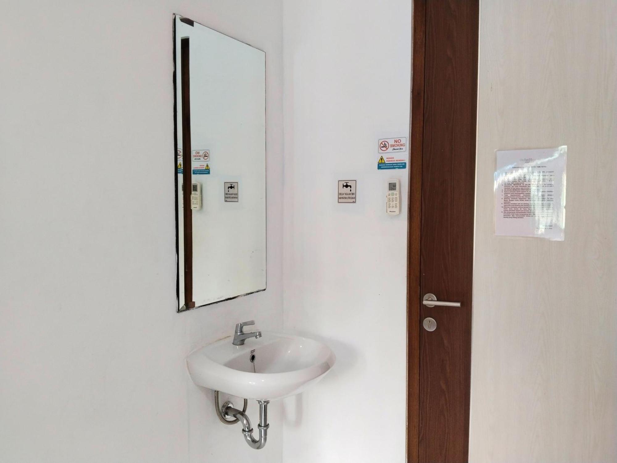 Dejati House Hotel Bekasi Kültér fotó