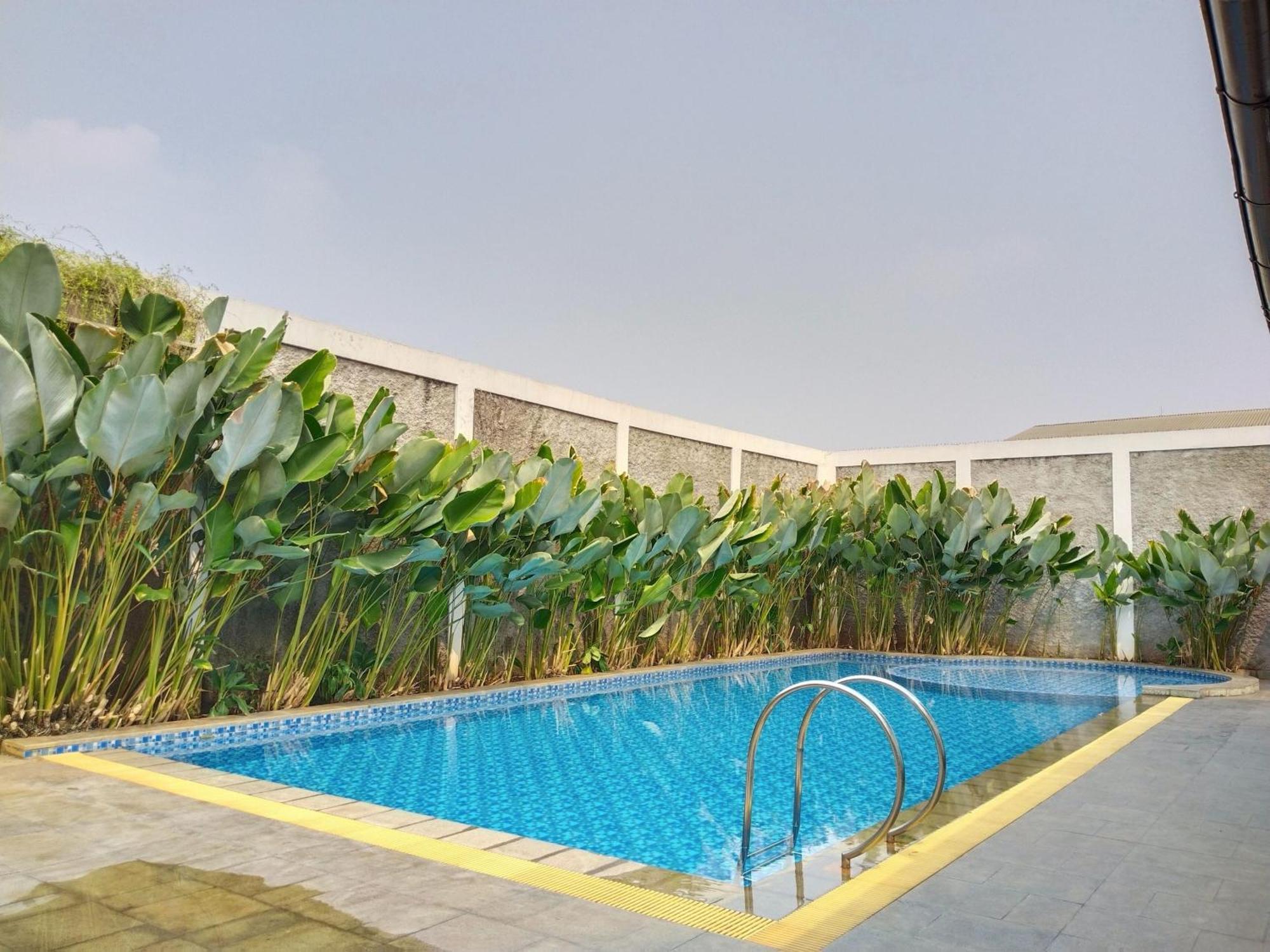 Dejati House Hotel Bekasi Kültér fotó