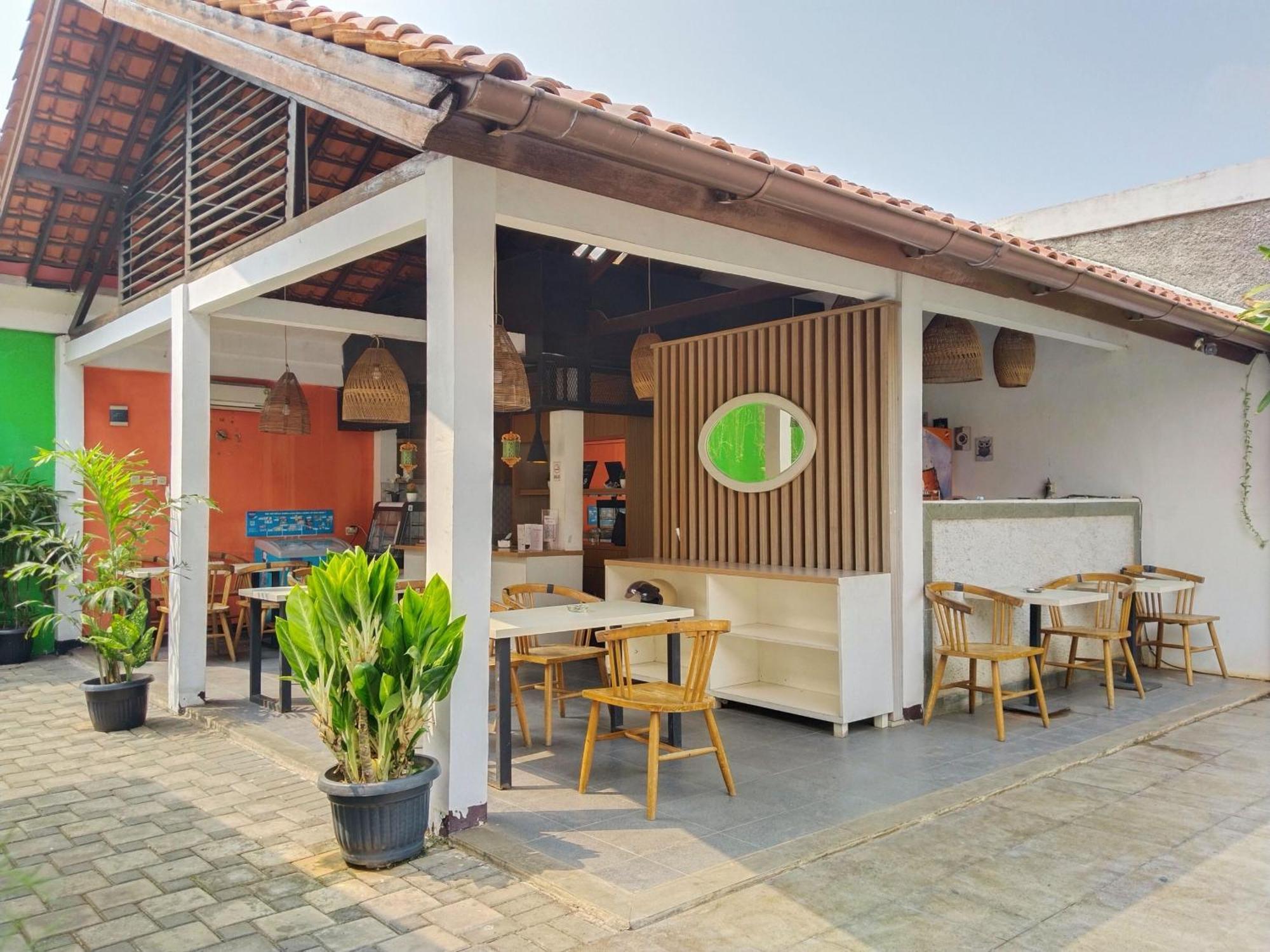 Dejati House Hotel Bekasi Kültér fotó