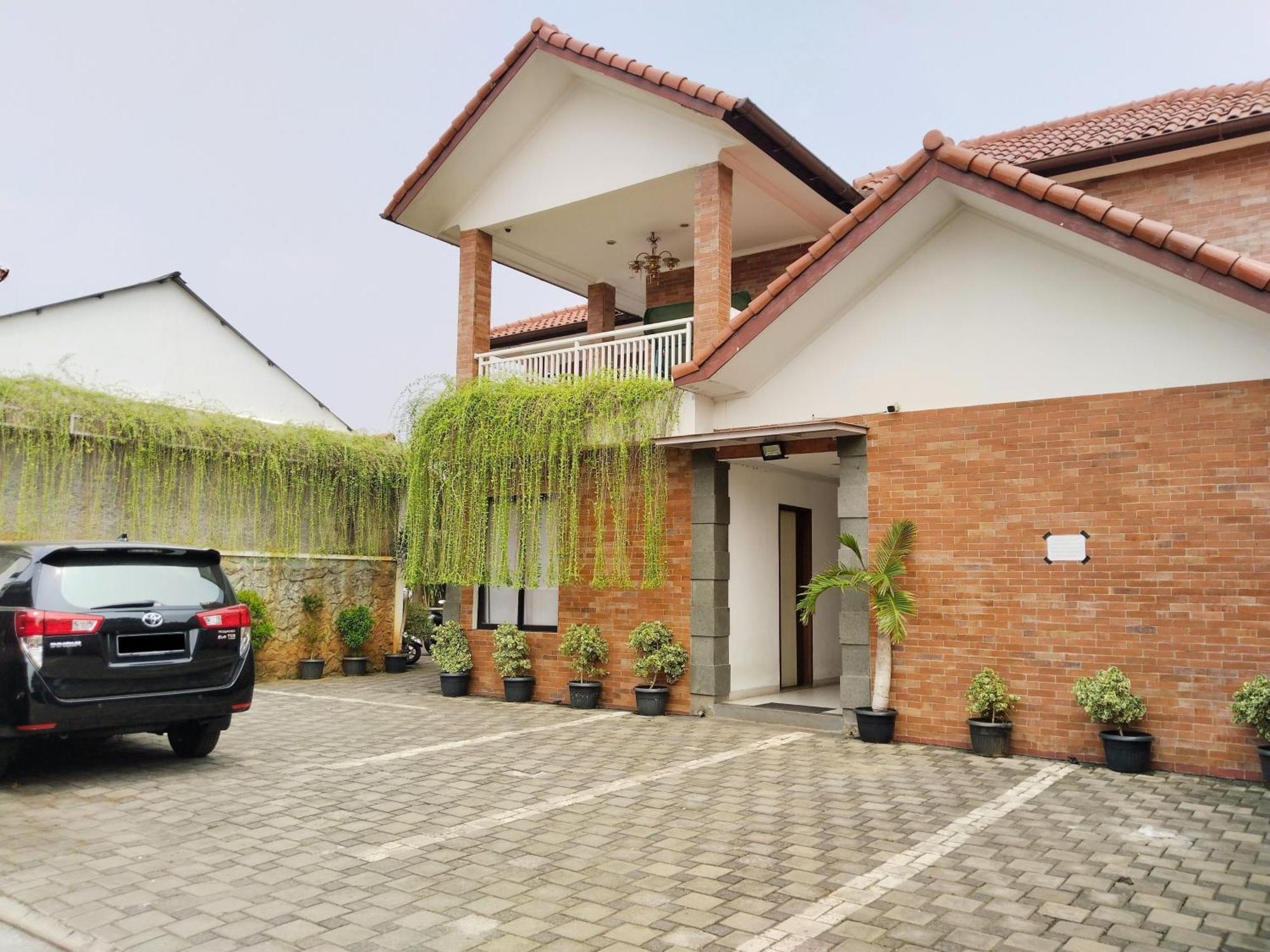 Dejati House Hotel Bekasi Kültér fotó